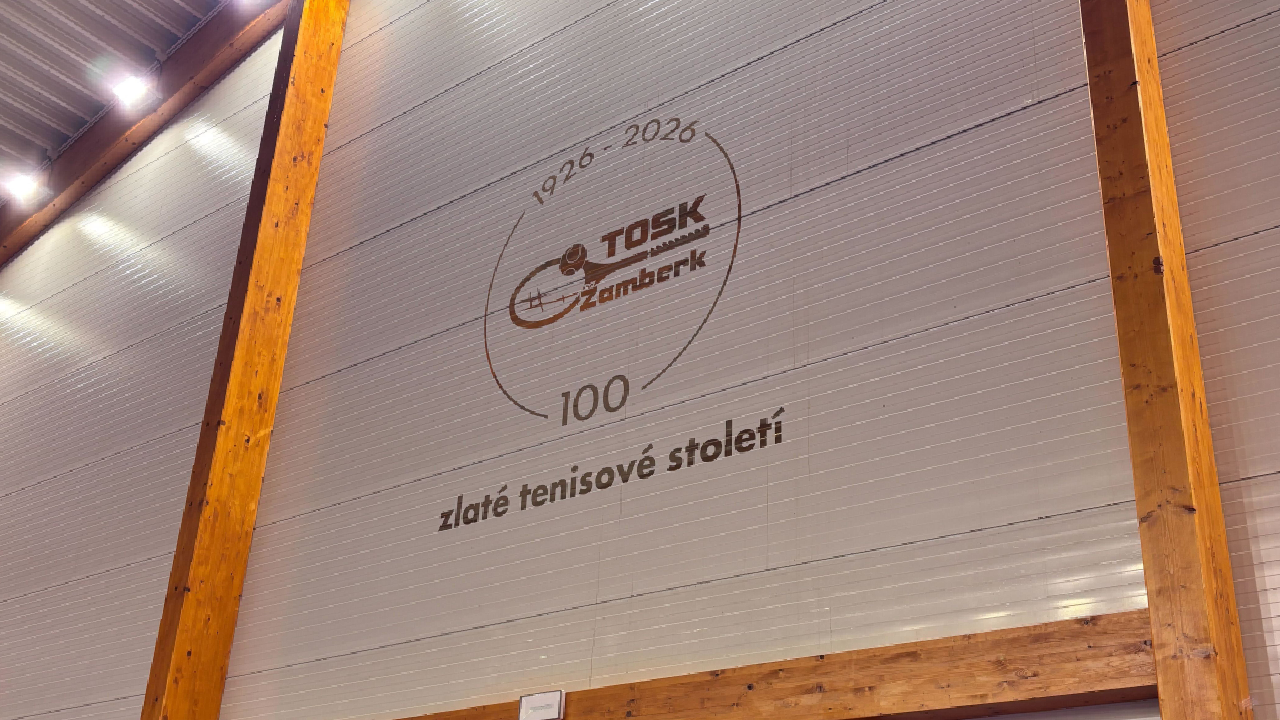 Sto let historie si zaslouží viditelné připomenutí, hala a zázemí mají výroční vizuální identitu 