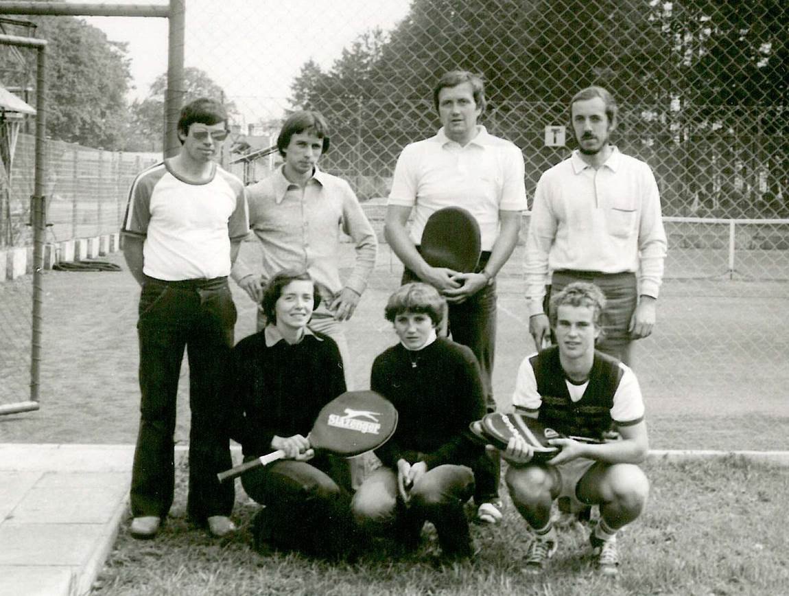 1981 – A dospělí: zleva stojí: J.Provazník, L.Dostál, M.Chvátil, J.Malý, dole H.Chvátilová, A.Krhounková a J.Kulhánek.