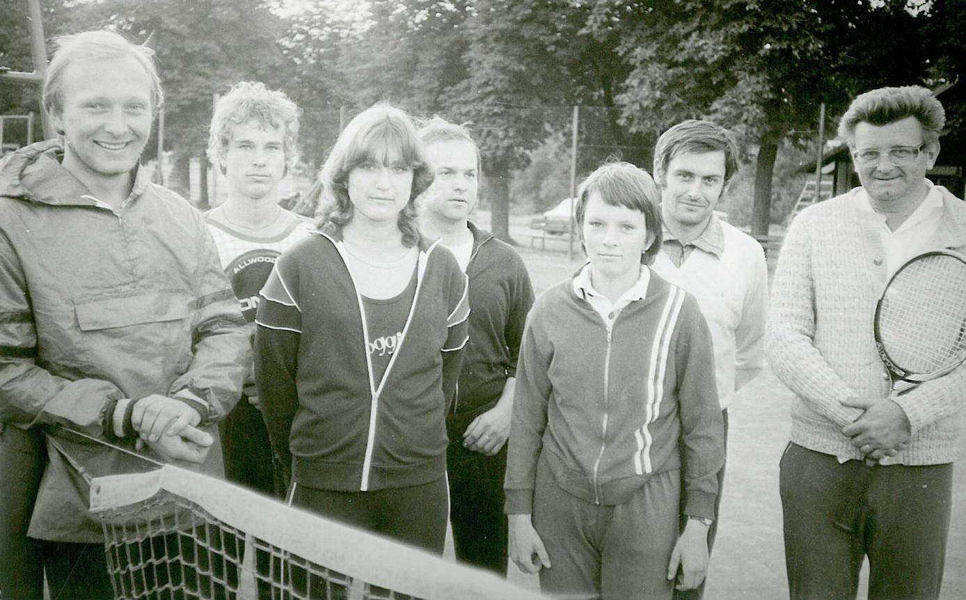 1981 – B dospělí: zleva Př.Novotný, J.Kulhánek, I.Krhounková, O.Leber, M.Vodrážková (Hlaváčová), Z.Hovad a Z.Krhounek.
