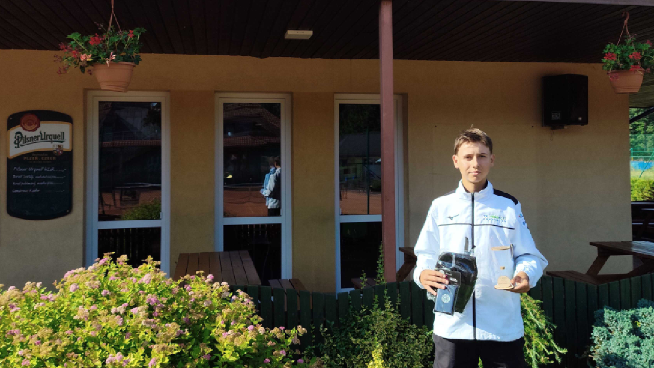 Domácí dorostenci se v Žamberku neztratili, Ondřej Hájek byl blízko titulu ve čtyřhře