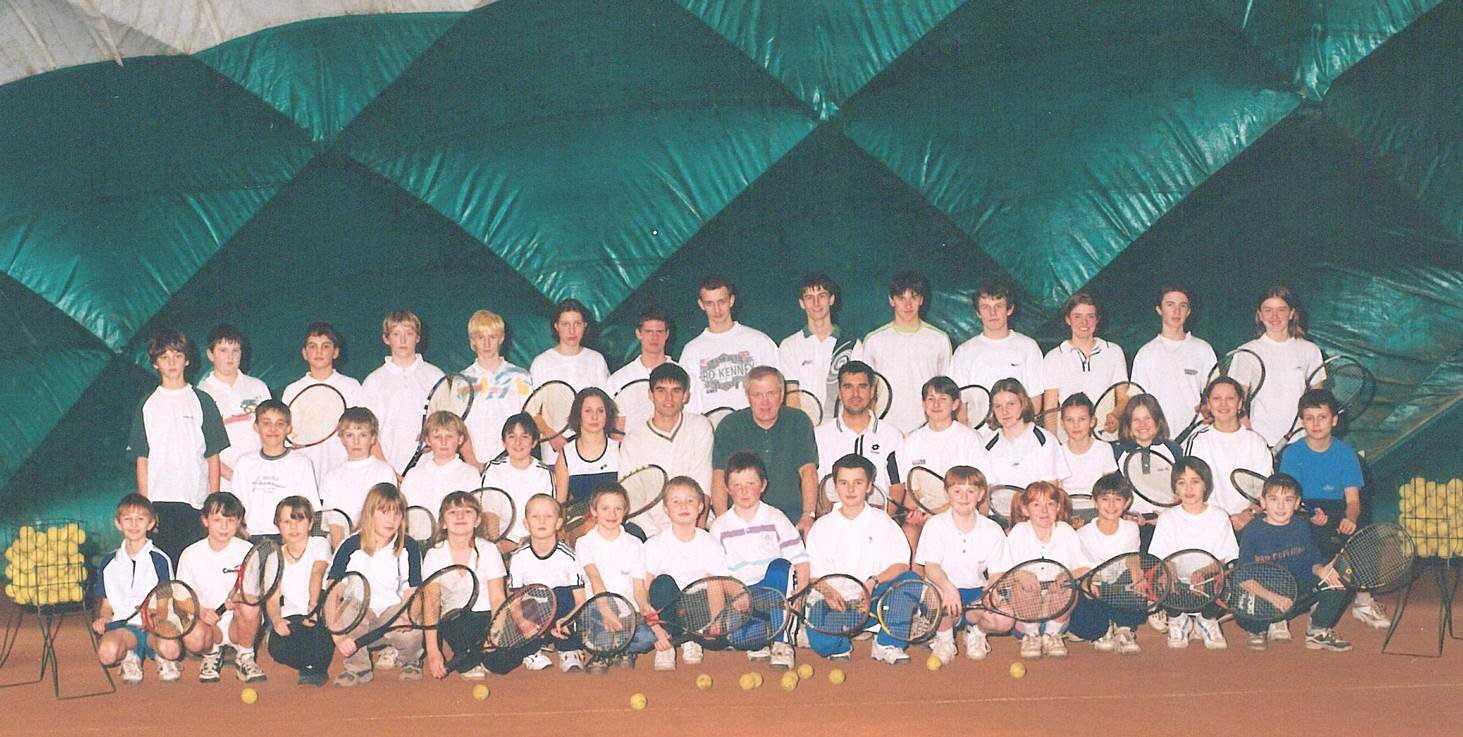 2001 – žáci a dorostenci pod vedením Radka a Ríši Neugebauerových.