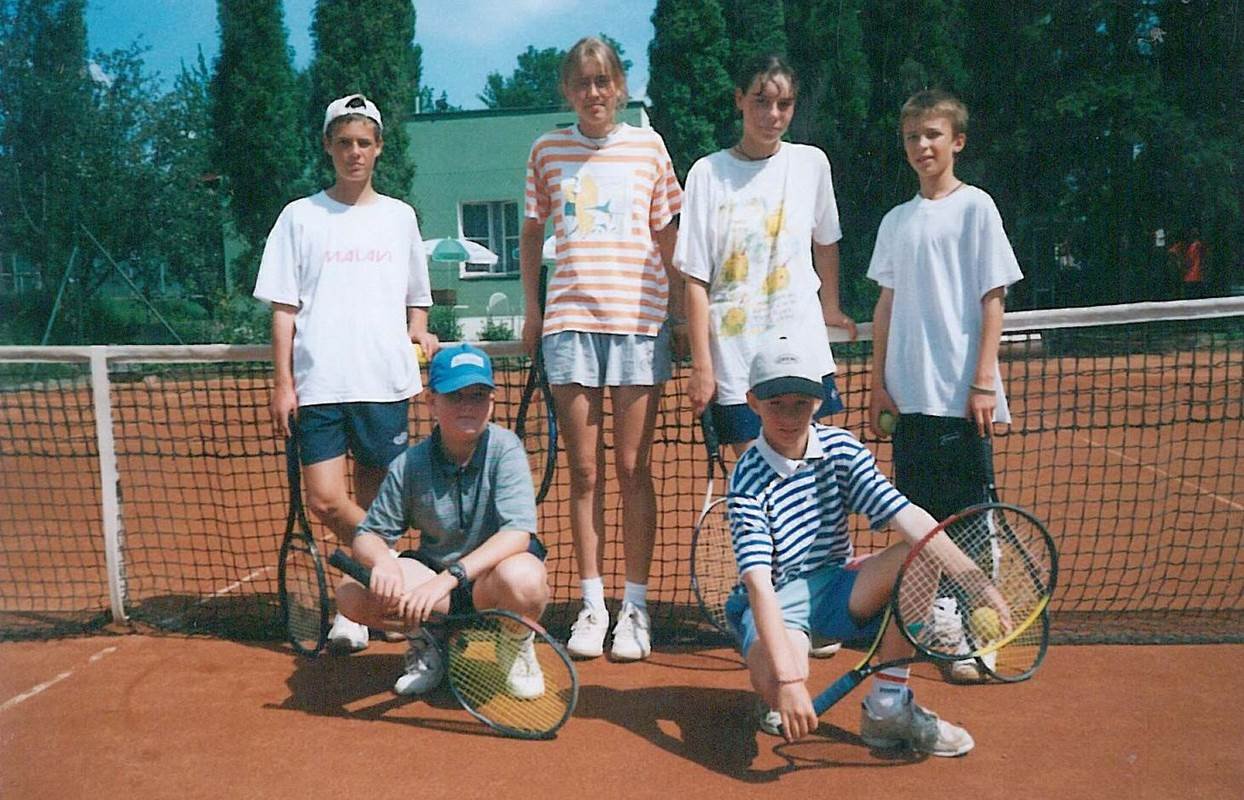 1998 – st.žactvo: zleva stojí M.Bečička, L.Tajbrová, R.Bartošová, D.Šmok, dole J.Šmirous a I.Adamec.